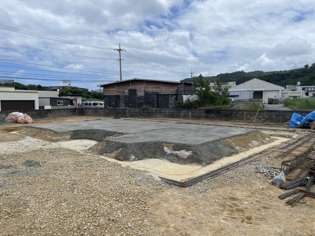 基礎工事、シロアリ土壌処理及び捨てコンクリート打設工事を行いました。